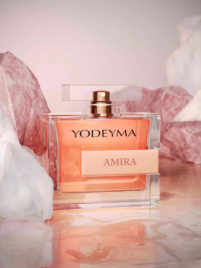 AMIRA.jpg